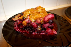 recipe: rhubarb blueberry pie with papaya apple glaze 