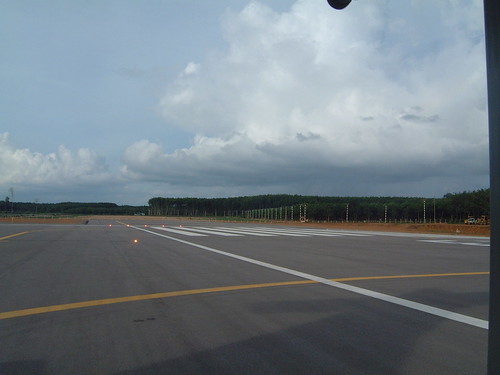 2004 airplane thailand runway trat