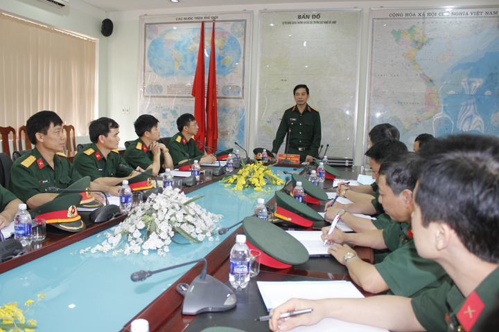 Trung tướng Phan Văn Giang - Tư lệnh Quân khu phát biểu tại buổi làm việc