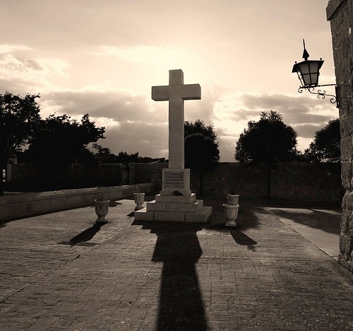 sunset blackandwhite españa spain cross cruz monasterio monastry riberadelduero arandadelduero bonsailara1