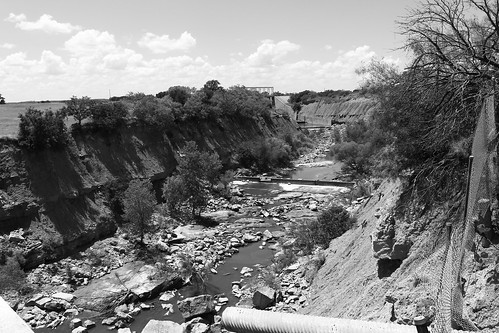 bridge water monochrome canon river rocks texas trinity t5i