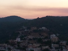 Η φωτιά μεταξύ των χωριών Λάερμα και Απόλλωνα όπως φαινόταν σήμερα από την Ψίνθο (23/07/2015)