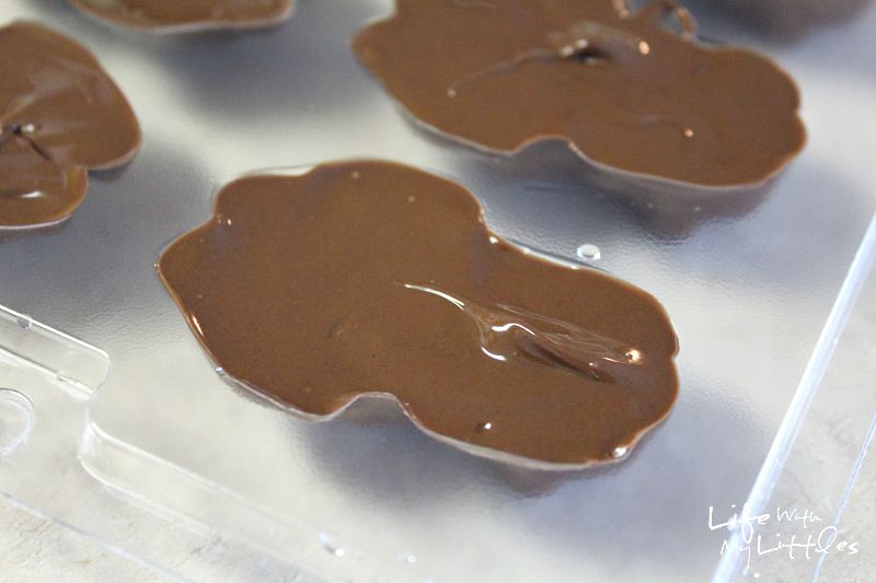 Homemade chocolate frogs just like from Harry Potter! The perfect candy dessert for your next Harry Potter party!