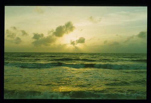 2003 sunset sea beach geotagged holidays waves backpacking srilanka lonelyplanet googleearth kaya negombo flickrfly geotoolyuancc arbiansea travellogue geolat724614 geolon798398 getilt46512e13 gehead0000502306 gerange318492