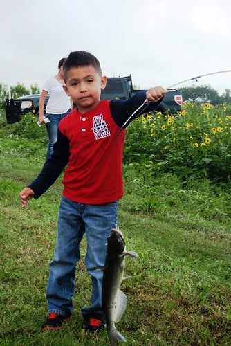 kids youth fishing texas catfish derby usfws hatchery uvalde fishandwildlifeservice vamosapescar nationalfishingandboatingweek