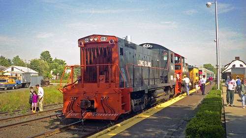 lirr newyork longisland locomotive kodak kodachrome photography manhattan riverhead film canon nikon minolta fuji travel trainstation