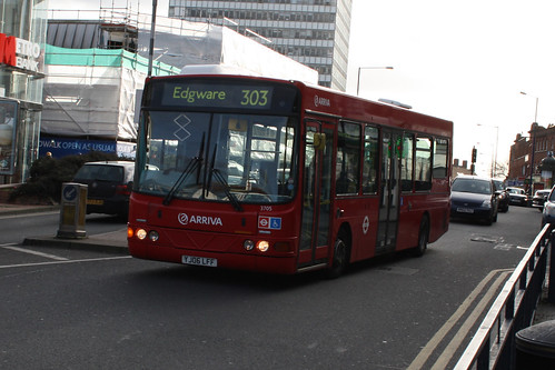 Arriva The Shires 3705 YJ06LFF