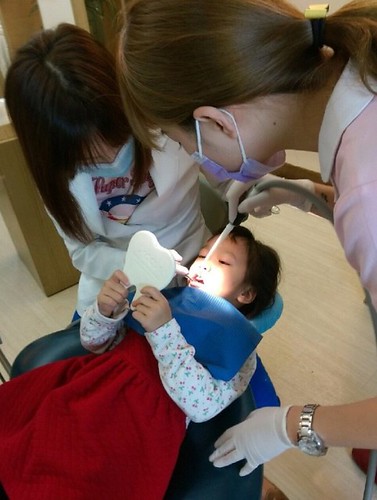 兒童牙醫推薦_高雄西河牙醫診所_林書妡醫師_兒童塗氟 (2)