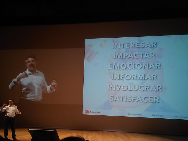 Fernando Maciá exponiendo una serie de aspectos a provocar en nuestros usuarios.