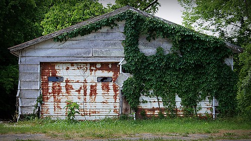 old abandoned overgrown geotagged decay tennessee garage historic smalltown townsquare mulberry lincolncounty