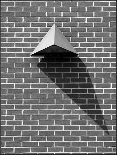 shadow muro wall mall geotagged geometry lansing sombra minimal minimalism minimalismo geometria zd 40150mm geo:lon=844188088787 geo:lat=427242460841 webgeometria