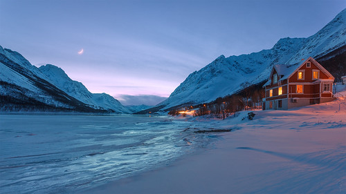 moon snow alps norway frozen cozy dusk cottage moonset lyngen fyord sixteenbynine fultrawide cameracanon5d2