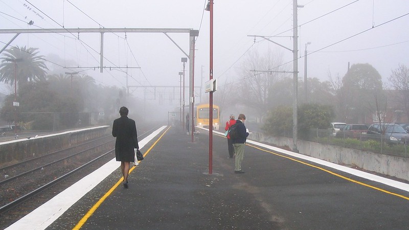 Glenhuntly station in the fog, June 2005