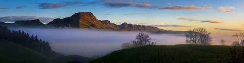 hastings havelocknorth hawkesbay hills landscape mist morning mountainlandscape nature newzealand northisland peaks sunrise tematapeak waimaramaroad mountainscape nz