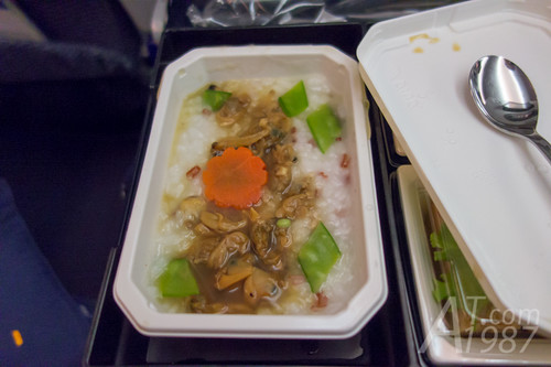 Rice porridge with simmeredshort-neck clam