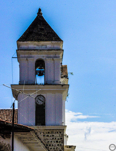 santa fe de antioquia colombia iglesia church torre tower cruz campana rood bell sky blue cielo azul sol soleado sun sunrise sunny