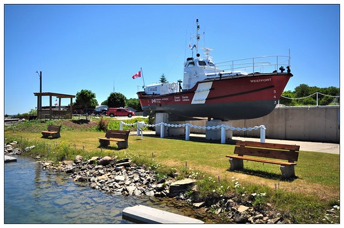 canada ontario meaford harbour marina coast guard canadian search rescue vessel boat official shore bench sky nikon nikond5000 georgian bay