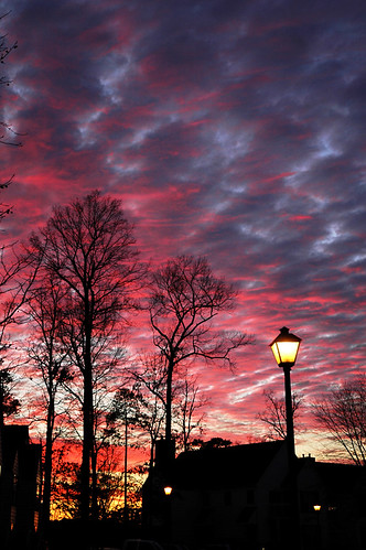 pink sunset sky colors silhouette vertical clouds virginia interestingness dusk explore lamppost utata yorktown trophy lamps happynewyear yorktownva winter2006 interestingness139 i500 tumnuslamp kilncreek