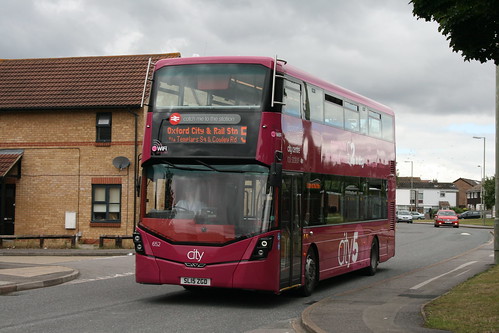 Oxford Bus Company 652 on Route 5, Blackbird Leys