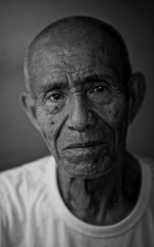 tatang blackandwhite camera canon70200 canoneos5d cherrydolphy earldolphy ilocossur litratisticaimages man old oldman olderman philippines portrait story streetphotographer streetphotography tagudin