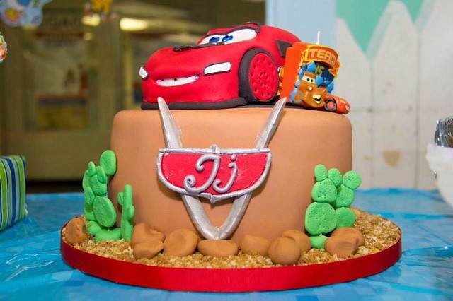 Cake by Jackie Sagadraca-Isip of Jana's Creative Cakes & Cupcakes
