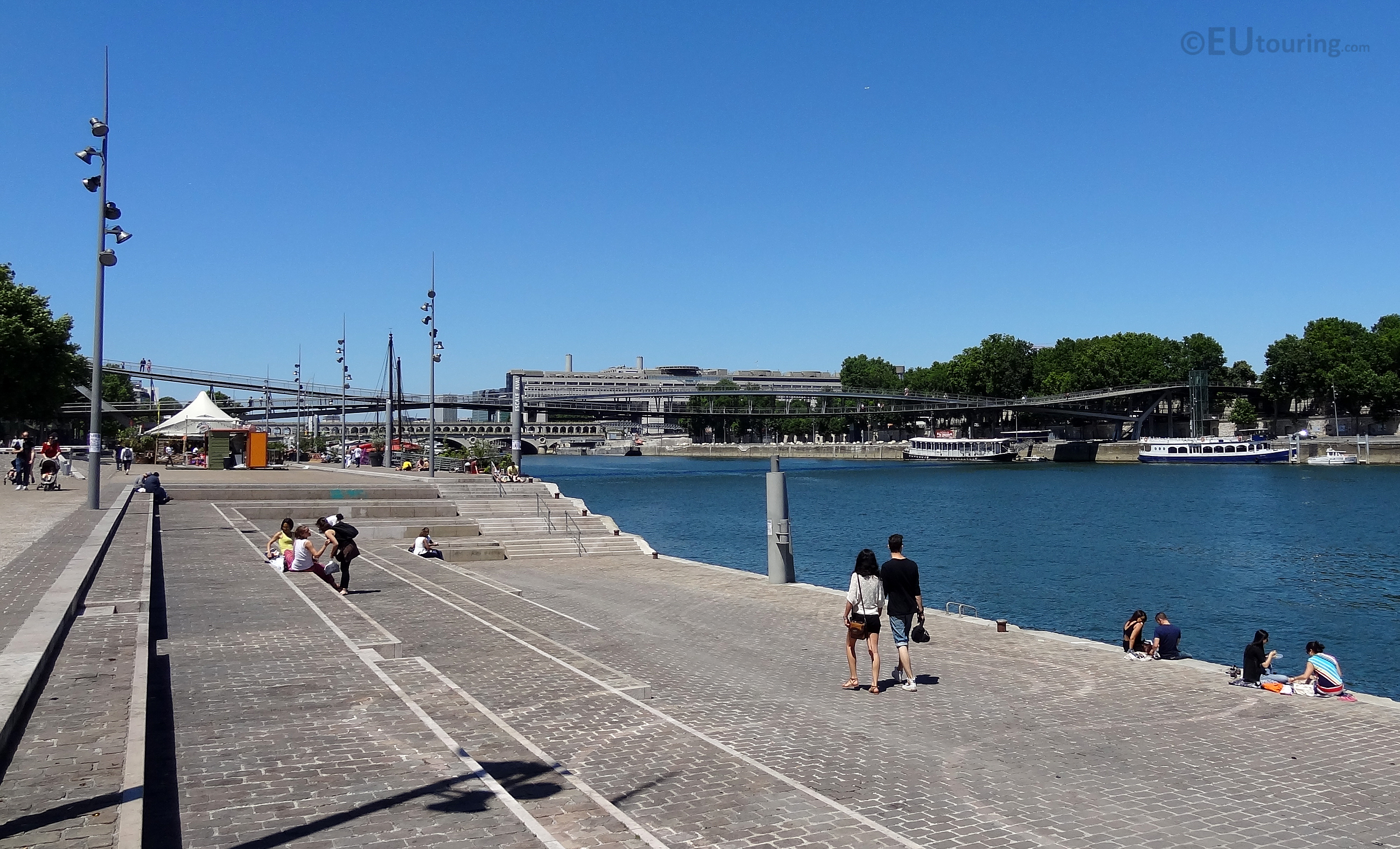 Pedestrian bridge over the Seine