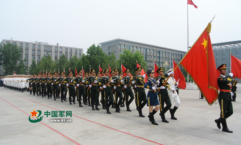2015.06.27 來自中國軍網、軍報客戶端、軍報記者等軍報新媒體的20名網友，來到PLA陸海空三軍儀仗隊，零距離親身感受儀仗隊官兵的颯爽英姿。