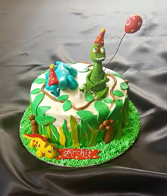 Dinosaurs Themed Cake by Mahi Bakes
