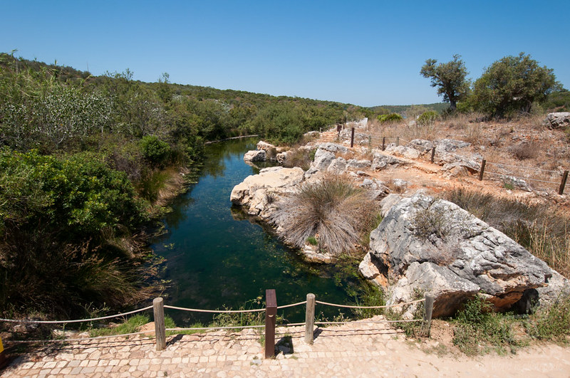 La piscina natural de Sitio das Fontes en Lagoa, Algarve