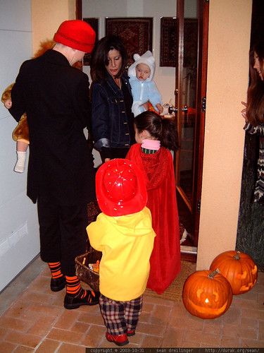 trick or treating in the marina district of san francisco   dscf6962