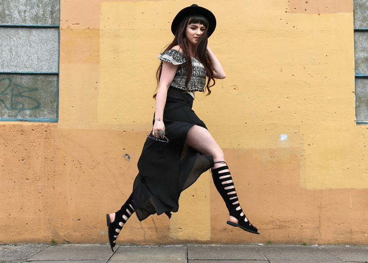 Gladiator sandals, maxi skirt, boho fashion, hippie look