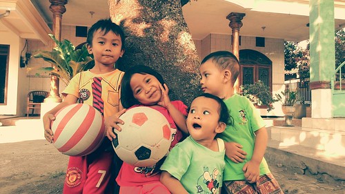 family holiday kids indonesia play hometown niece nephew neighbor lebaran mudik