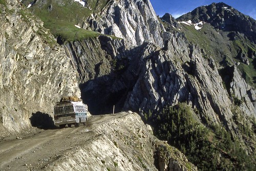 road india mountains bus geotagged asia 1987 himalaya ladakh abyss geo:lat=3426807456162202 geo:lon=7541117399491867