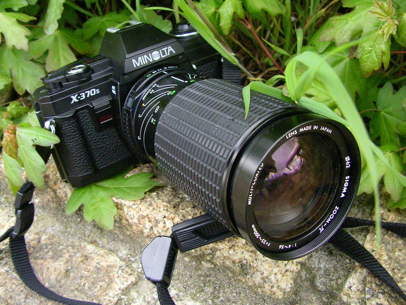 MINOLTA X-370s with SIGMA 35-200mm zoom lens