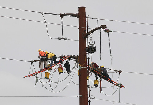 men tower 20d work canon photo wire line pole helicopter photograph lineman dangerouswork workingmen towerworker towerworkers poleworkers copyrightedmaterialallrightsreserved copyrightedallrightsreserved familygetty2010 familygetty