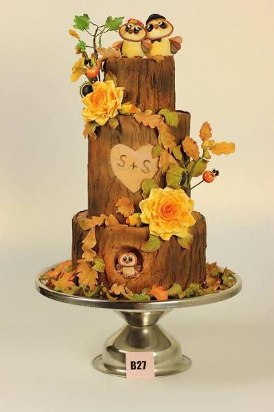 Autumn Wedding Cake by Stine M. Hauge of Kaketuppa