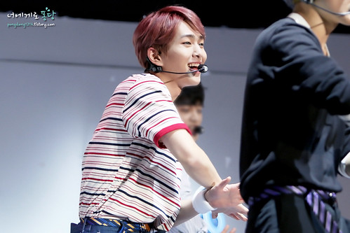 150528 Onew @ Samsung Play the Challenge 19287556201_7c277f2509