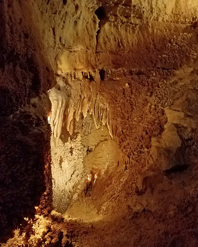 caverns caves sonora texas tx underground rock formations stalagtites stalagmites suttoncounty