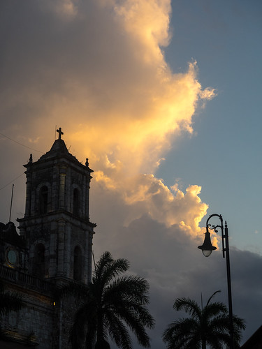 plaza church clouds mexico evening dusk centro yucatan valladolid lamppost