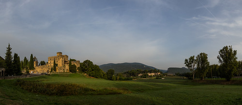 morning panorama france castle sunrise provence lourmarin