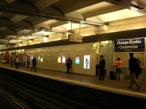 a5 Metro_Champ Elysees Clemenceau