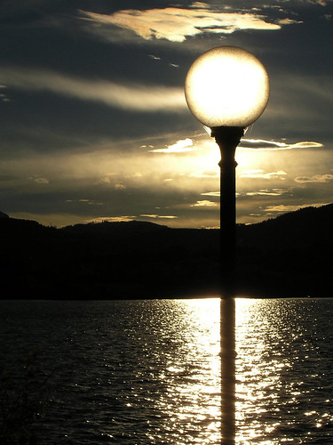 lake Österreich austria sonnenuntergang streetlamp olympus 5060 laterne gegenlicht salzkammergut gmunden traunsee sunsetbacklight