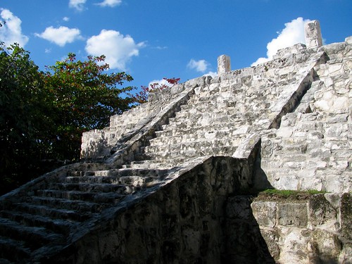 Zona Arqueológica San Miguelito. Museo Maya de Cancún