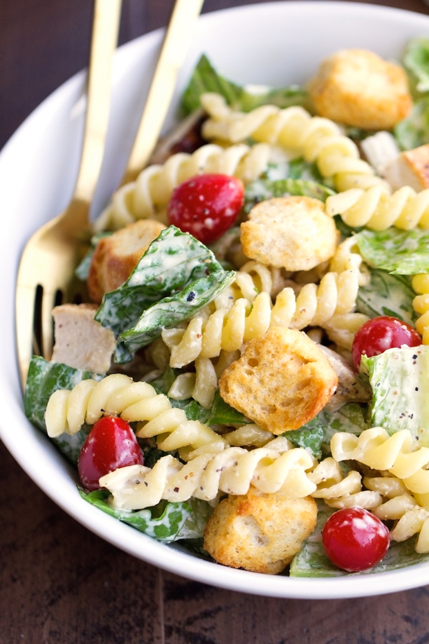 Creamy Chicken Caesar Pasta Salad - less than 30 minutes to make and the caesar dressing is TO DIE FOR! #caesarsalad #pastasalad #chickenpastasalad | Littlespicejar.com