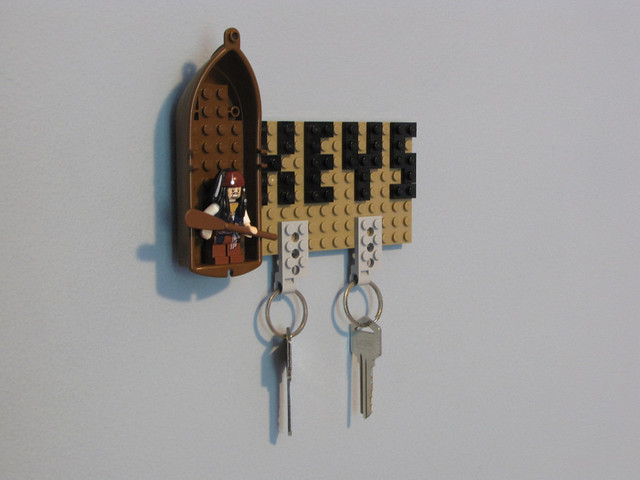 Wall mounted Jack Sparrow Pirate Key Holder with Key Chains,LEGO Themed Gift,wall mounted key holder, wall key organizer,home organization