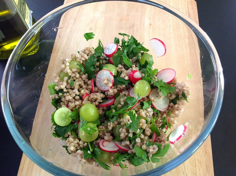 Buckwheat salad karabuğday yaz salatası üzüm turp maydanoz sağlıklı glutensiz tarif