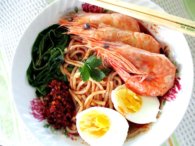 Prawn noodles with Dollee instant paste 1