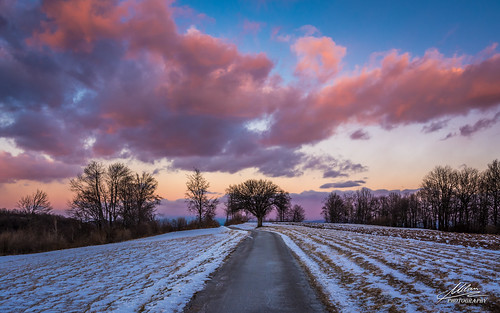 sunset zalazak budinjak žumberak samoborskogorje hrvatska croatia road cesta drvo tree winter zima snijeg snow oblaci clouds nebo sky colorful