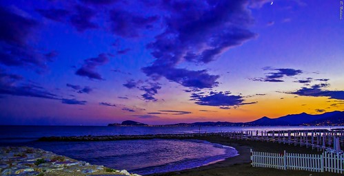 blue sunset sea italy panorama moon beach yellow clouds landscape nikon italia tramonto nuvole mare purple blu luna explore giallo viola spiaggia lazio formia 2015 gianola d3100