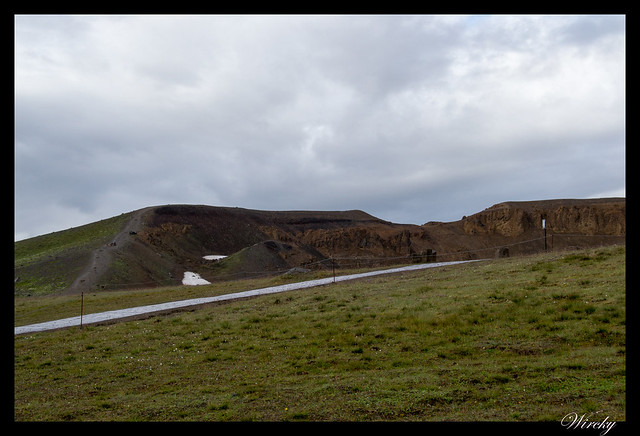 Caminando dentro del volcán Krafla de Islandia